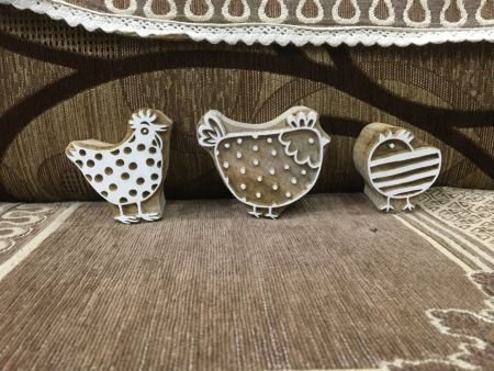 Whimsical Hen Neighbors: Wooden Printing Blocks for Delightful Artistry